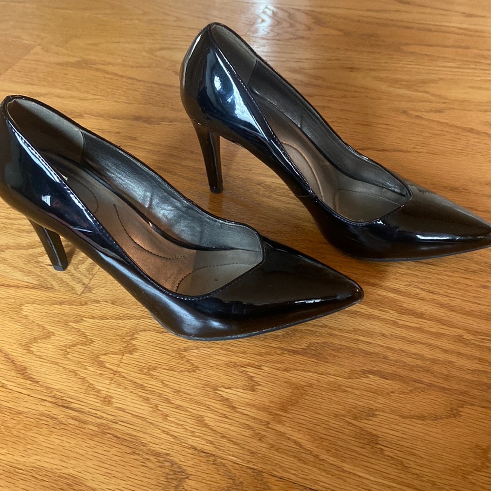 Black Bandolino patent leather heels size 8